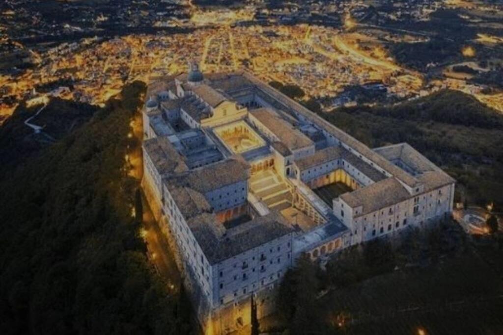 Accanto All'Autostrada Al Centro Tra Roma E Napoli Pontecorvo Exteriér fotografie